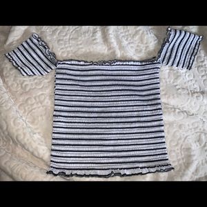 Crop top of the shoulder shirt